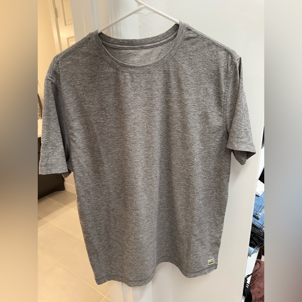 Vuori Strato Tech Tee - Size M - Heather Grey